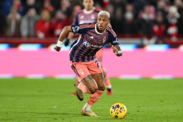 在攻防两端 在攻防两端